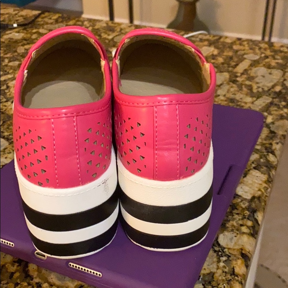 Shoes - Picture 3 of 4